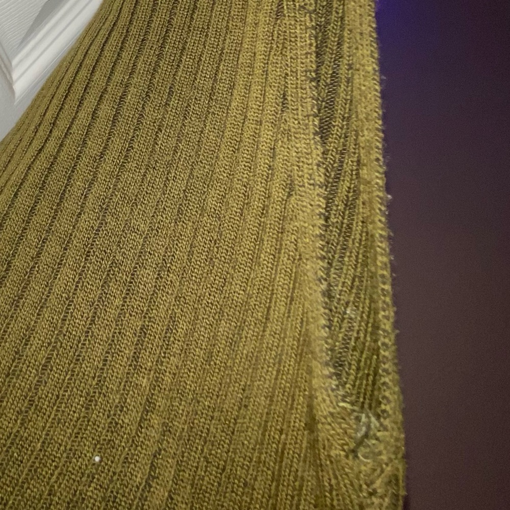 Green Ribbed Crop Top 💚 - Picture 2 of 4